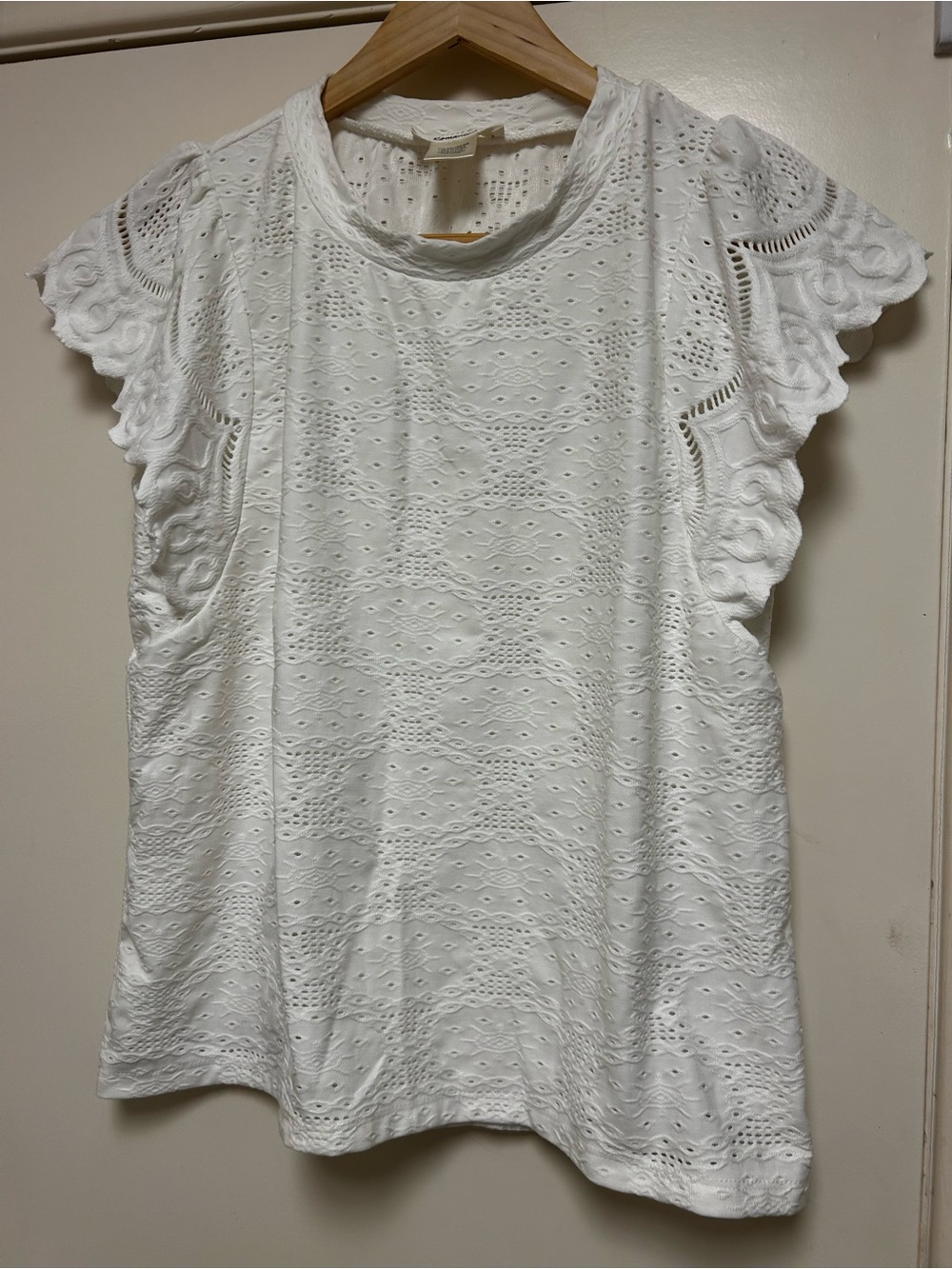 URBAN Romantics White Eyelet Flutter Sleeve Tee